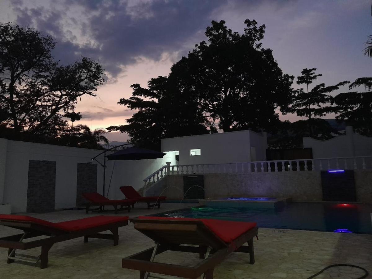 Hotel Santa Fe Del Parque Santa Fe de Antioquia Exterior foto